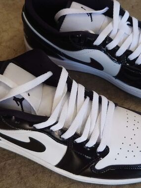 Jordans 1 Sneakers